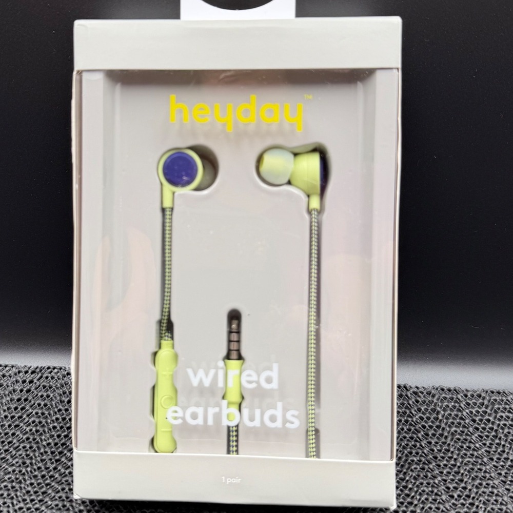 Heyday Wired Earbuds Pastel Lime Green 3.5mm Aux Plug Microphone Remote NEW